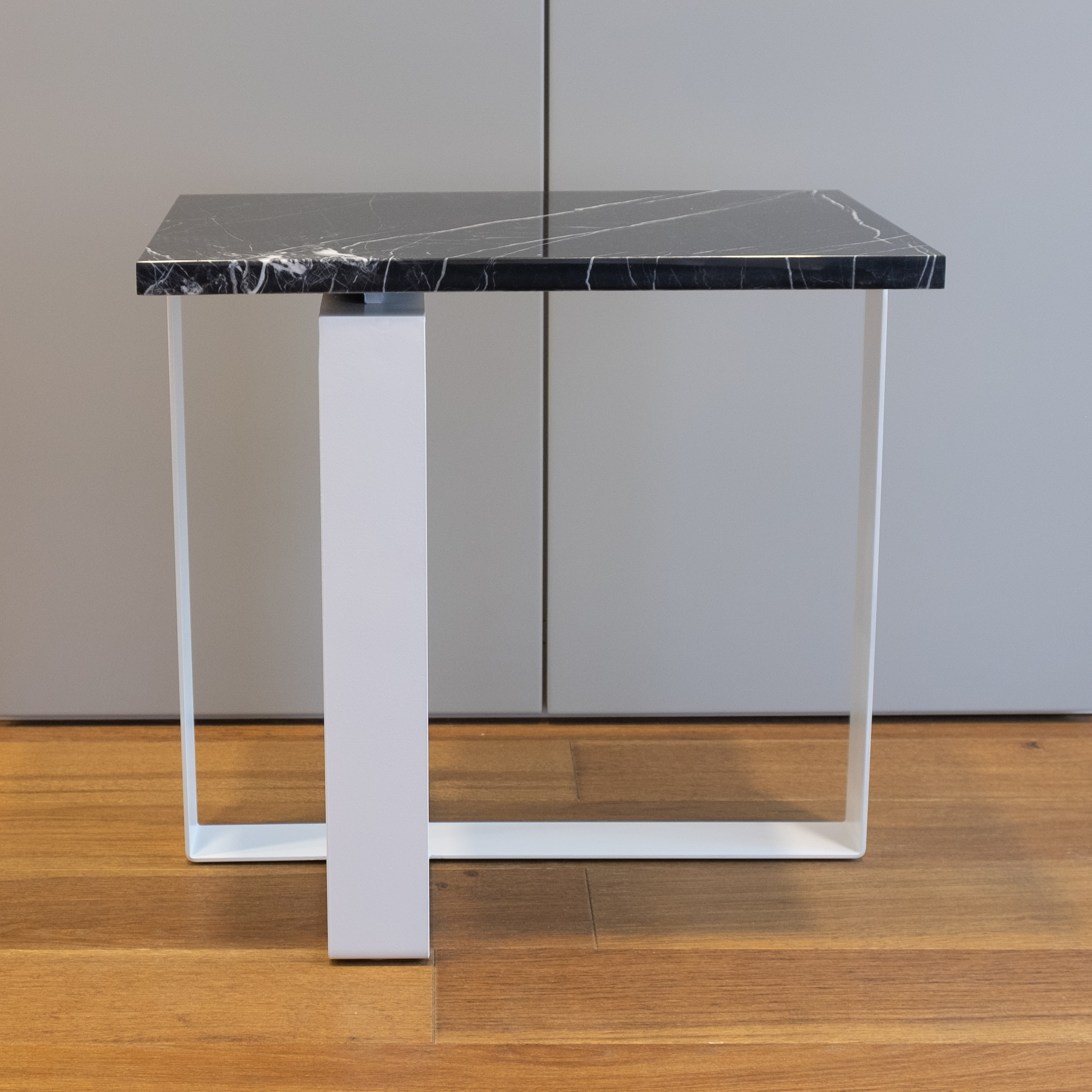 Nightstand-Front-White-Black-09