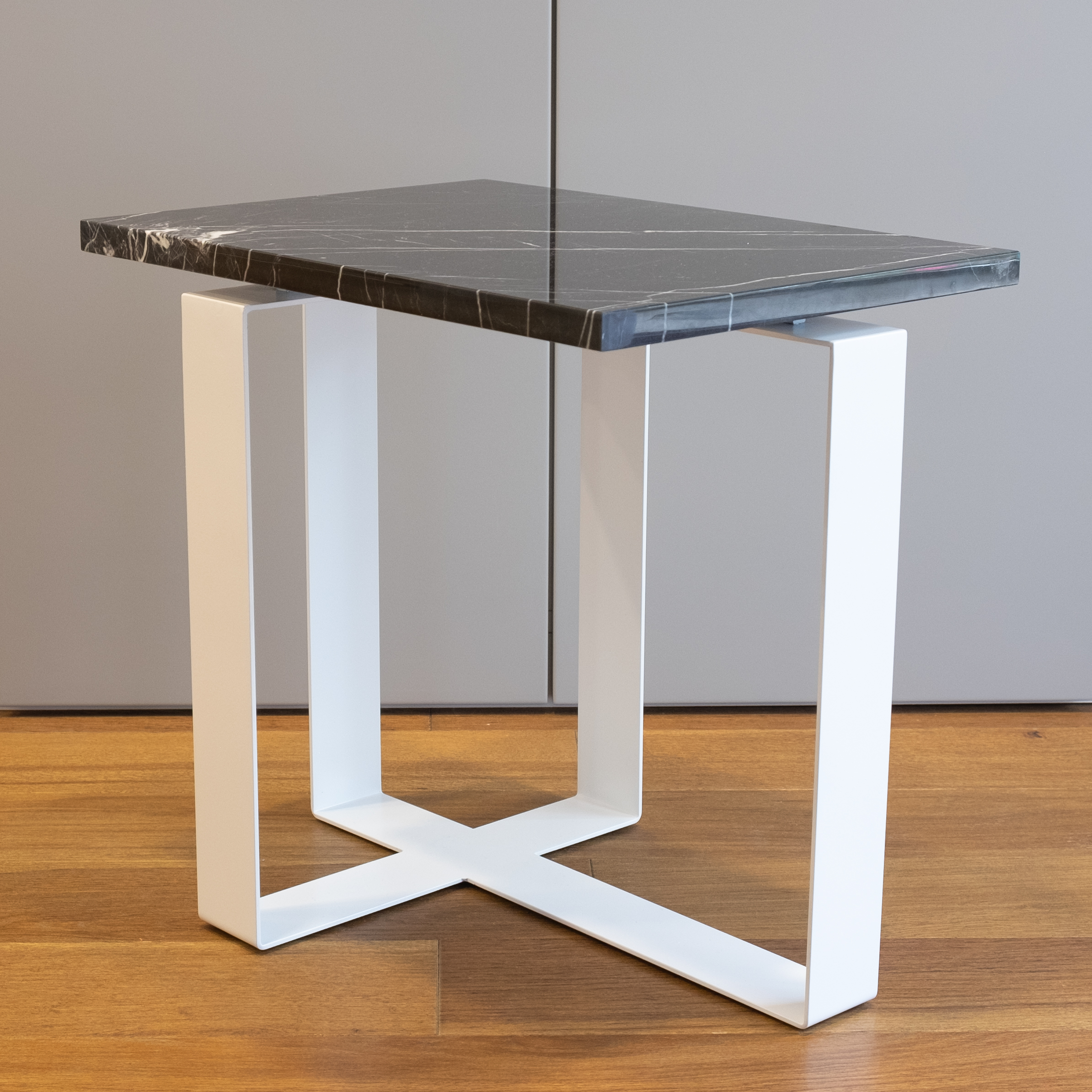 Nightstand-Side-White-Black-03