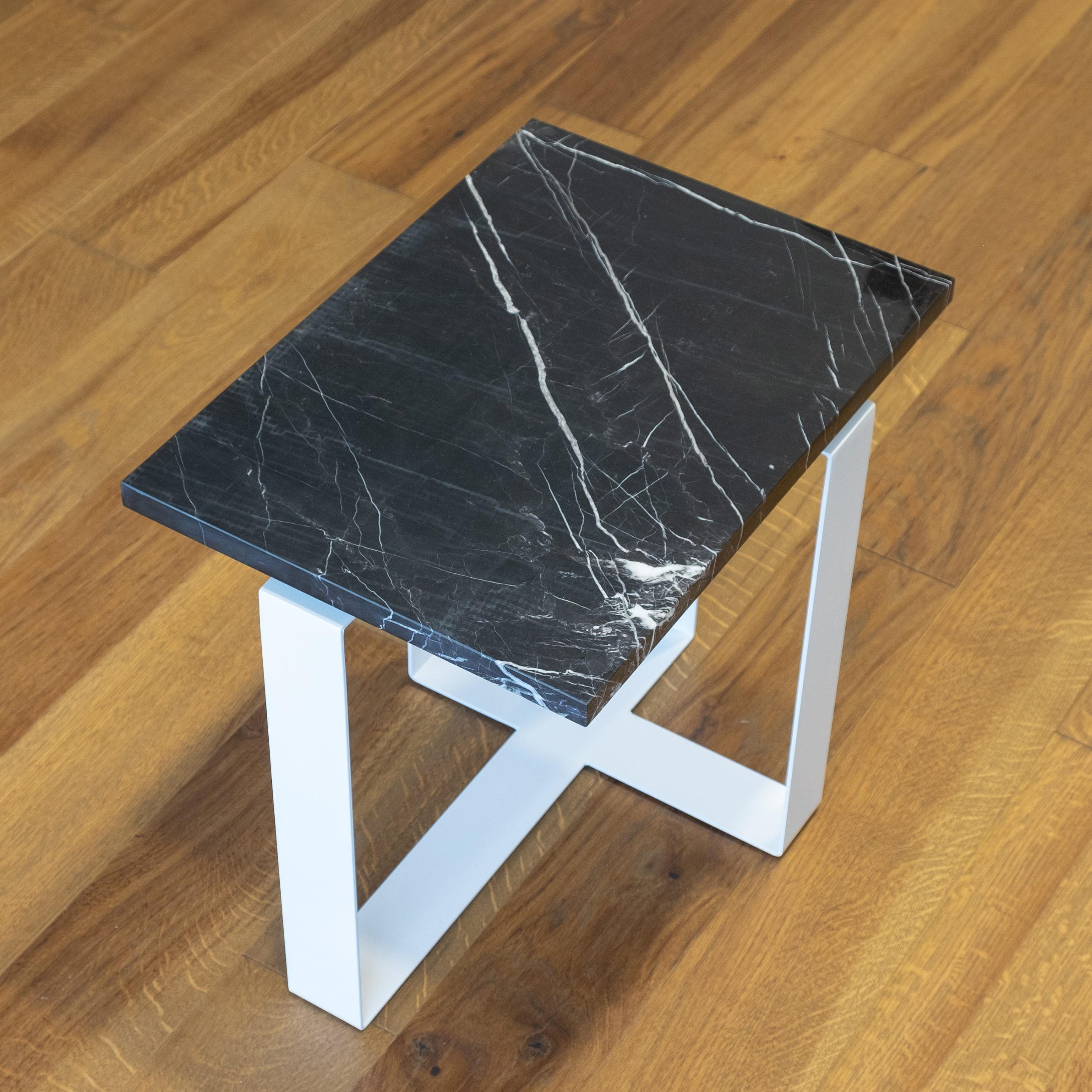 Nightstand-TopView-White-Black-06